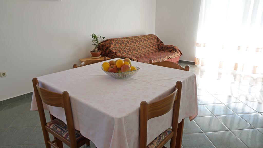 Apartments Sandra Sukošan الغرفة الصورة