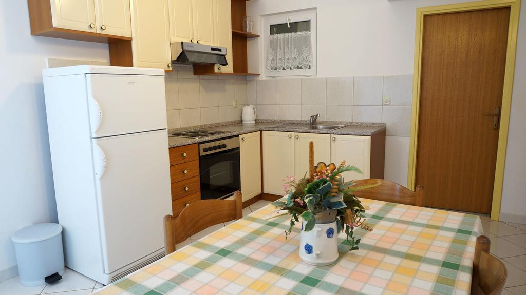 Apartments Sandra Sukošan الغرفة الصورة