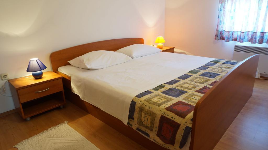 Apartments Sandra Sukošan الغرفة الصورة